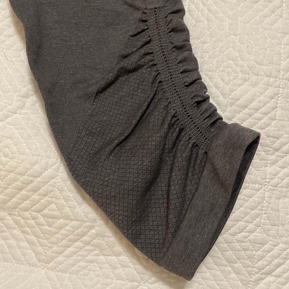Lululemon In The Flow Crops. - Picture 7 of 9